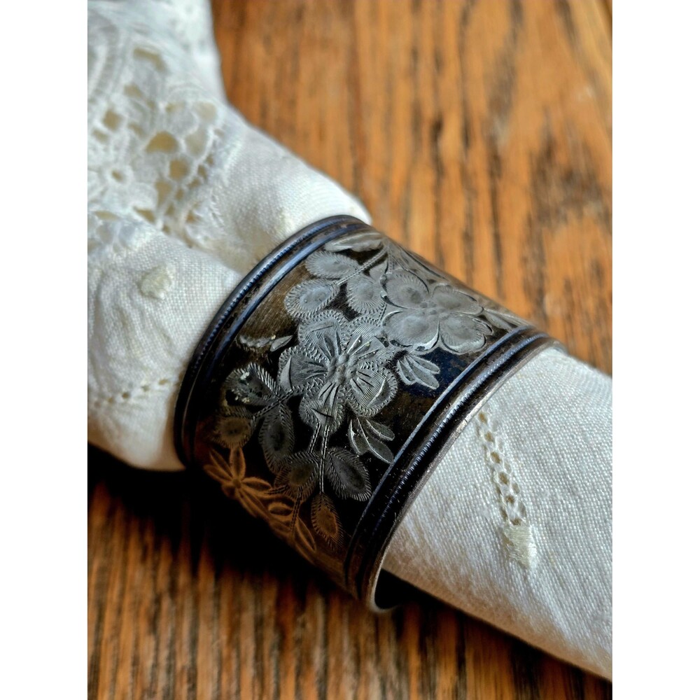 Vintage Silverplate Napkin Ring – Etched Floral Design – Antique Silver Table De